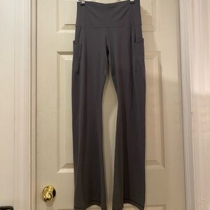 TnAction TNA BUTTER Cheeky Pocket Flare Hi Legging in Coal Grey size M
